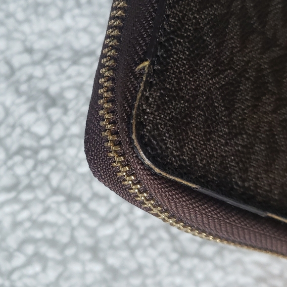 Michael Kors large, logo wallet - Picture 3 of 10